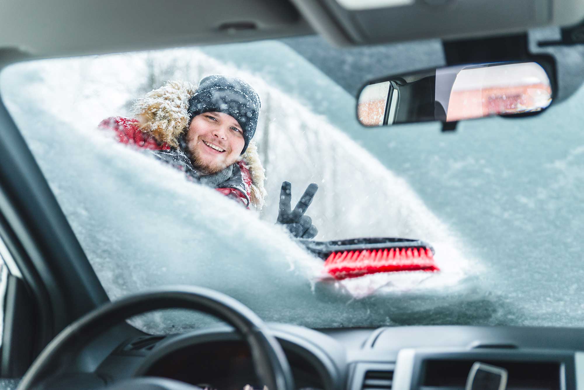ᐅ Wie Schnee vom Auto entfernen? Die besten Tipps & Hilfsmittel